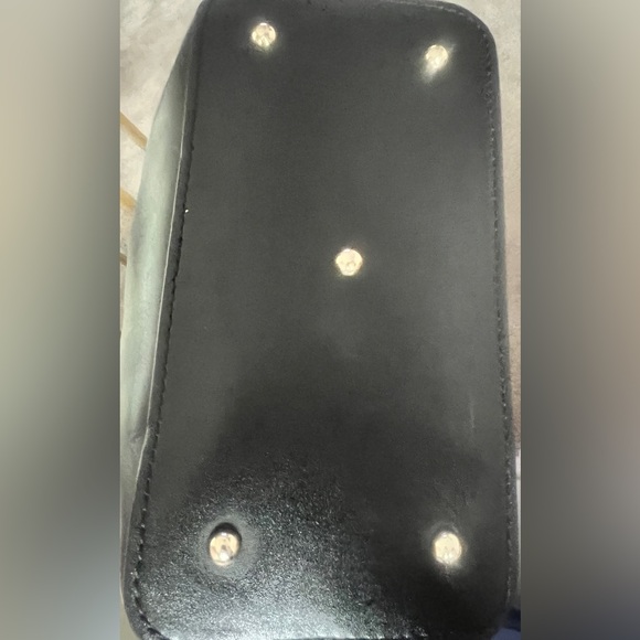 Dooney & Bourke Small City Barlow
(pristine condition) - Picture 2 of 8